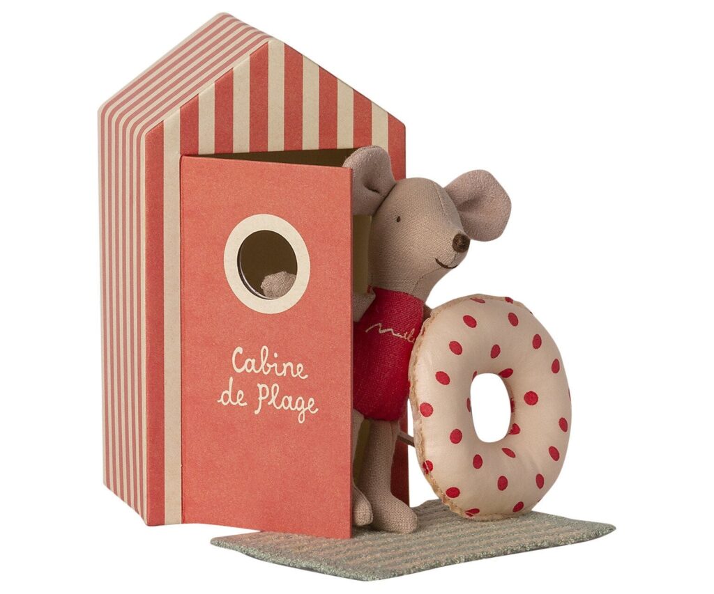 Beach Mouse Little Sister in Cabin De Plage