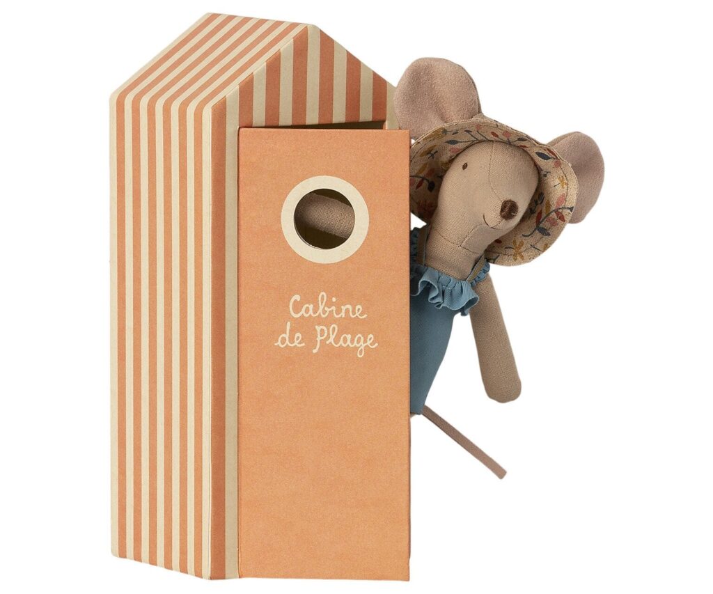 Beach Mouse Mom in Cabin De Plage