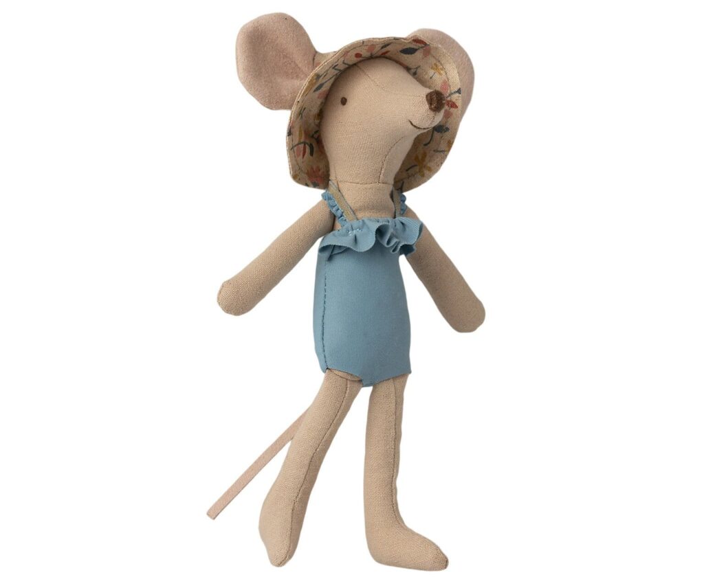 Beach Mouse Mom in Cabin De Plage